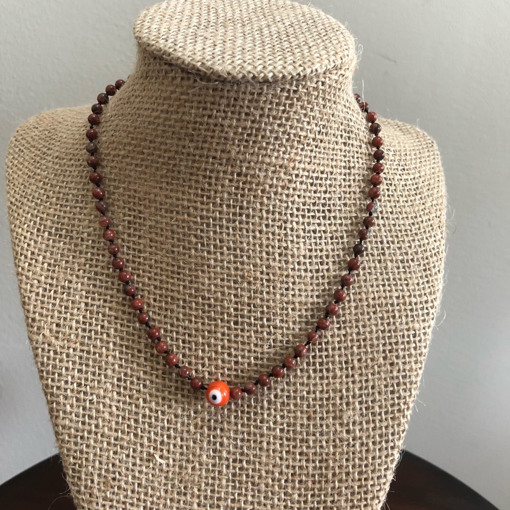 Island eye choker